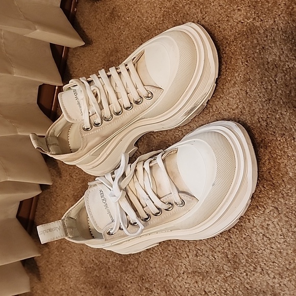 Alexander McQueen Shoes - Alexander McQueen Cream Platform Lace-Up Sneakers for Women
